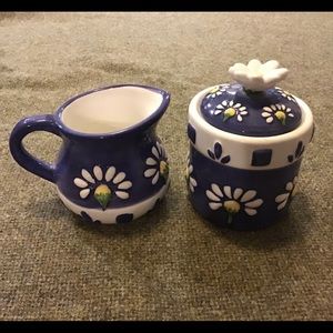 Oneida Daisy Sugar and Creamer set